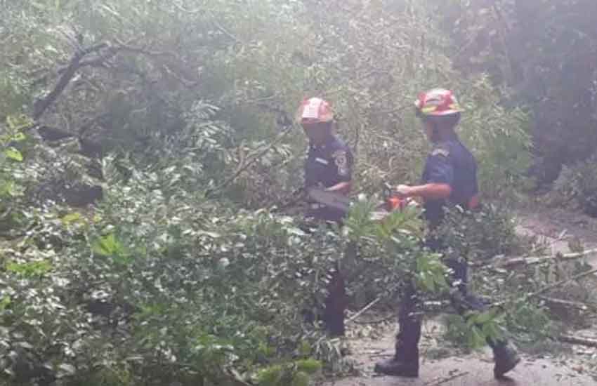 Roban equipo a los Bomberos Municipales de Sayaxché