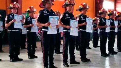 Se gradúan nuevos bomberos en Santa Cruz del Quiché