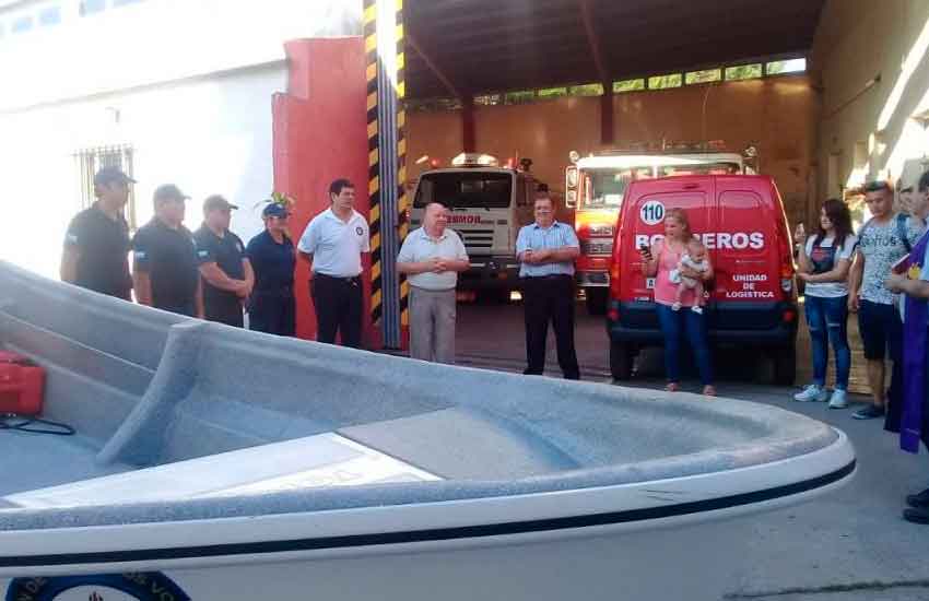 Bomberos Voluntarios presentaron su lancha de rescate