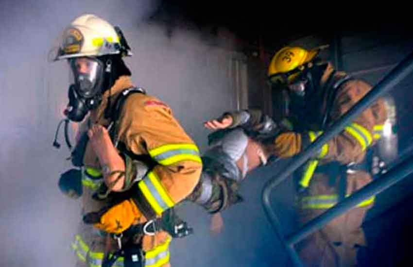 Entregan trajes y equipamiento a Bomberos Voluntarios de Trinidad