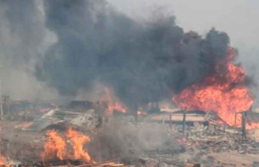 Incendio en almacén de reciclaje deja dos bomberos gravemente heridos