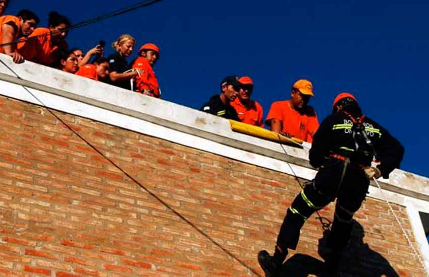 Bomberos Voluntarios se capacitaron en rescate en altura