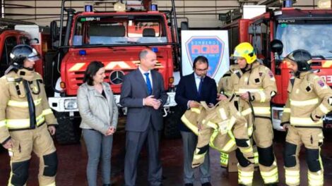 Bomberos de la Región estrenan trajes de última generación
