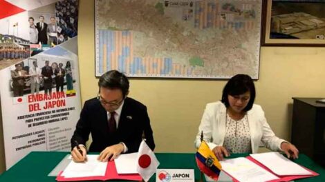 Japón dona más de 80 mil dólares para bomberos de Mira