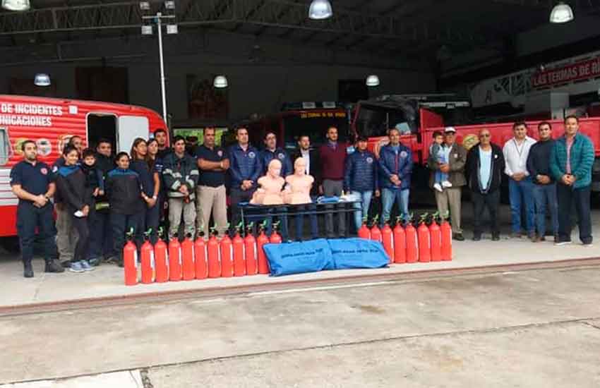 Bomberos Presentaron nuevo equipo y variedad de herramientas