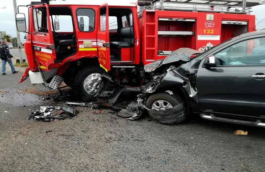 Accidente entre camioneta y Carro de Bomberos