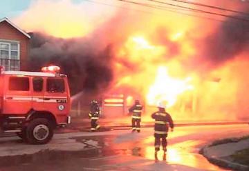 Voraz incendio arrasó con antiguo Supermercado