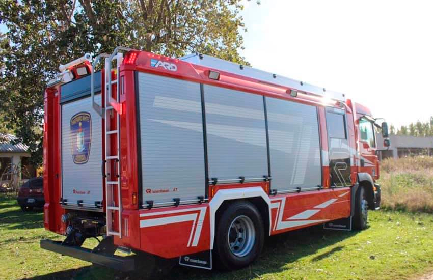Moderno autobomba para Bomberos Voluntarios de Ingeniero White