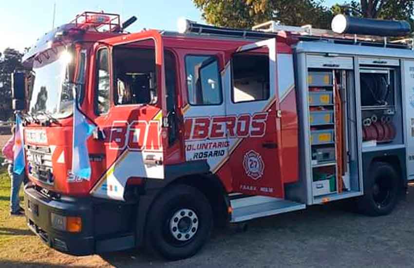 Bomberos Voluntarios de Rosario presentaron nueva autobomba