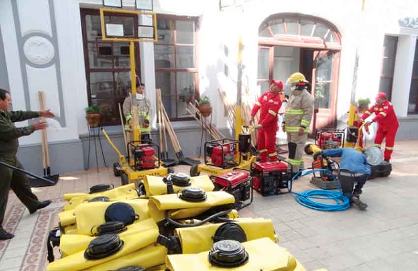 Bomberos recibe equipos y espera un nuevo carro