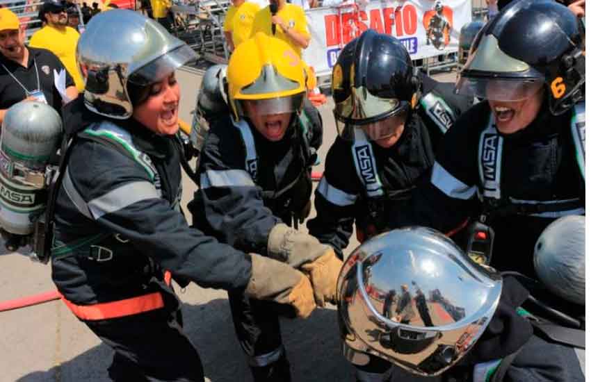 Equipo femenino de Chillán ganó "Desafío Bomberos de Chile"