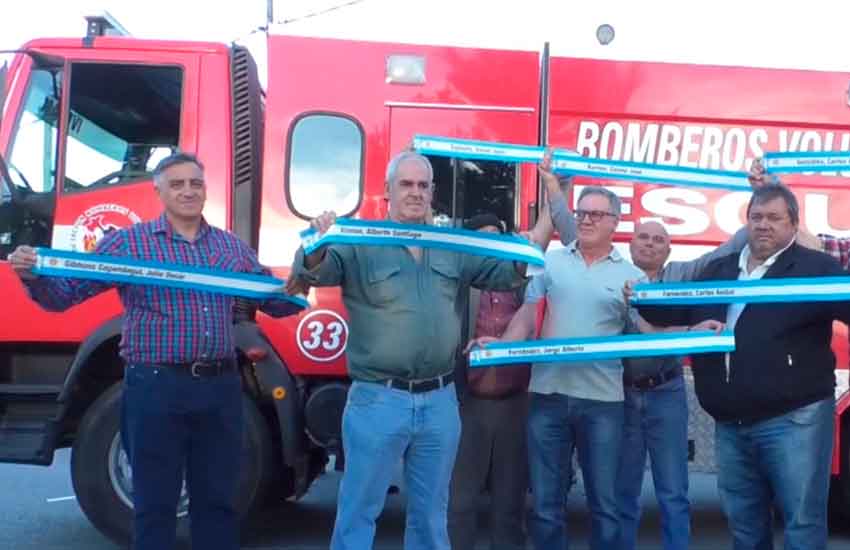 Bomberos inauguraron autobomba en homenaje a los héroes de Malvinas