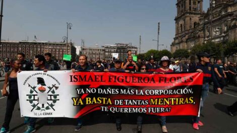 Suspenden a líder sindical de los bomberos por corrupción