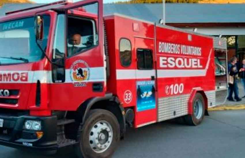 Bomberos inauguraron autobomba en homenaje a los héroes de Malvinas