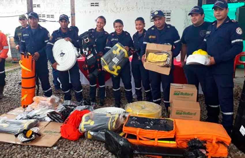 Entregan herramientas al Bomberos del municipio de Albania
