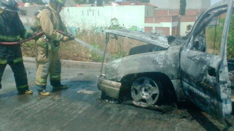 Se incendió una camioneta del Cuerpo de Bomberos