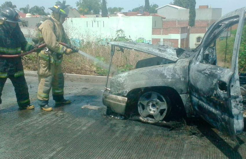 Se incendió una camioneta del Cuerpo de Bomberos