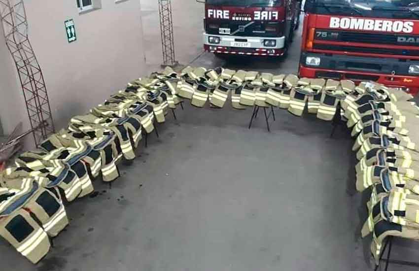 Bomberos Voluntarios de Rufino con ropa de protección nueva