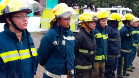 Mujeres Bomberos Demuestran Sus Habilidades