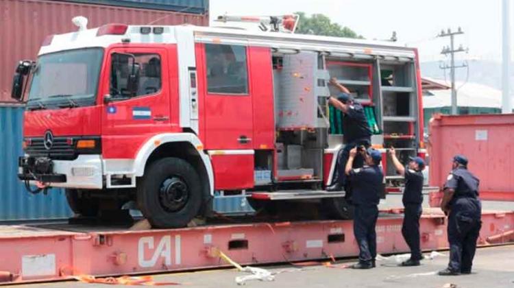 China-Taiwán dona dos camiones de bomberos a Nicaragua