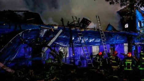 Incendio destruye restaurante de la comuna de Santiago