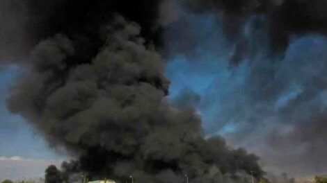 Incendio arrasó con 16 colectivos en un predio de Merlo