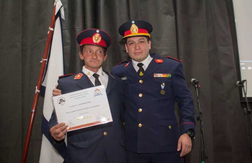 Reconocimiento al bombero “Popeye” al cumplir 25 años de servicio