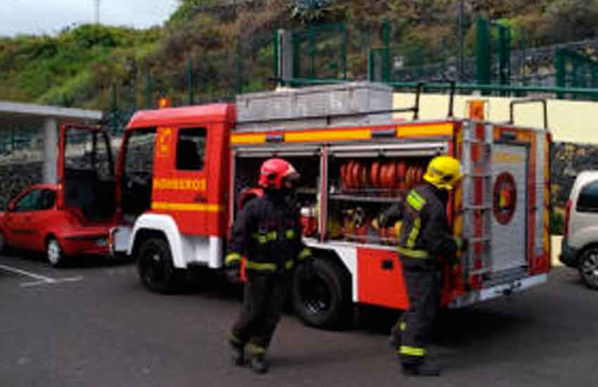 Bomberos recuperan un camión del desguace para cubrir los servicios