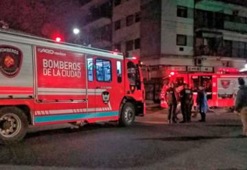 Bomberos rescataron a 9 personas en un incendio en Chacarita