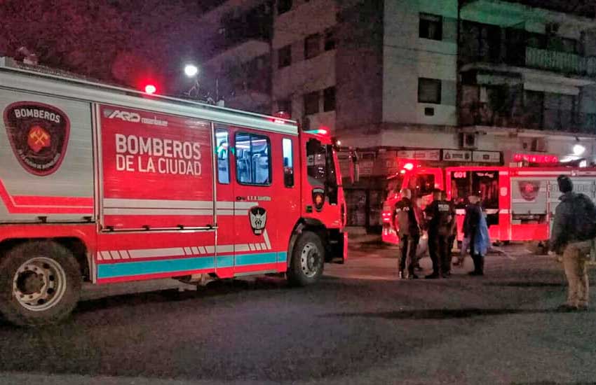 Bomberos rescataron a 9 personas en un incendio en Chacarita