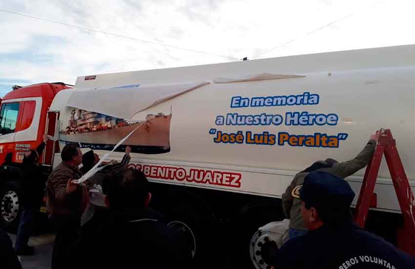 Bomberos Voluntarios de Benito Juárez presentó la flamante unidad cisterna