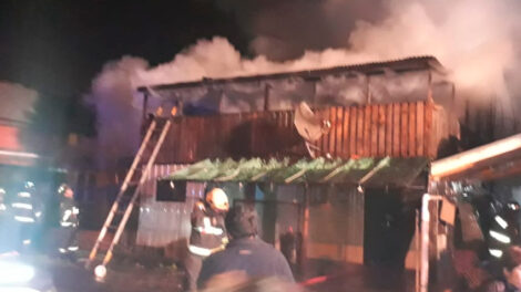 Bomberos fueron golpeados mientras combatían incendio