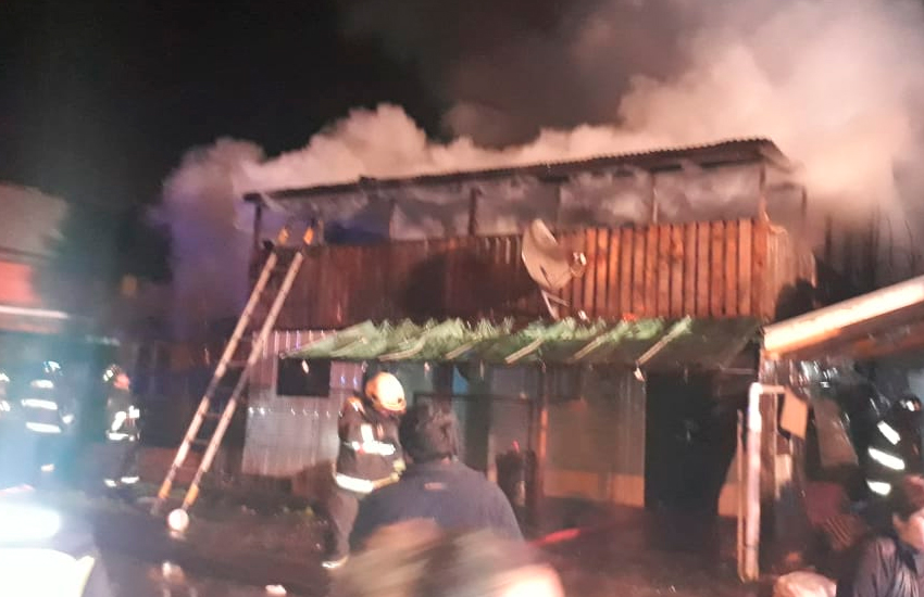 Bomberos fueron golpeados mientras combatían incendio