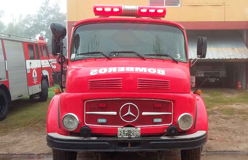 Bomberos de Florentino Ameghino renovó luminaria de móviles 