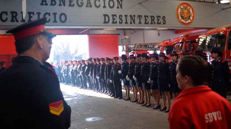 Homenaje a los Bomberos Voluntarios de Quilmes en su día