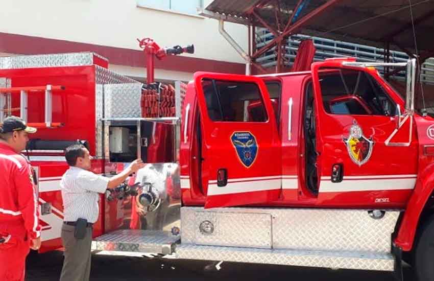 Alcaldía entrega nuevos equipos a Bomberos Voluntarios