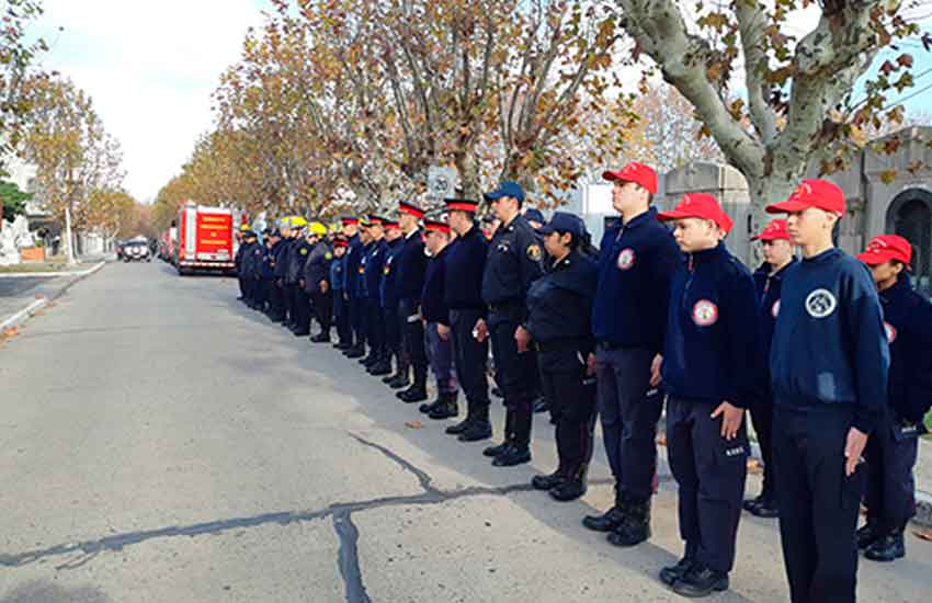 La Regional Nº 1 rindieron honor a los bomberos fallecidos