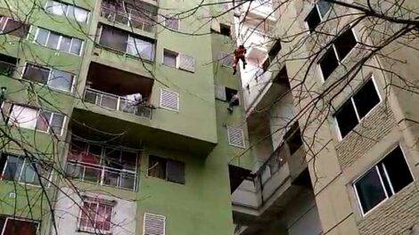 Intentó suicidarse y los bomberos de la ciudad le salvaron la vida
