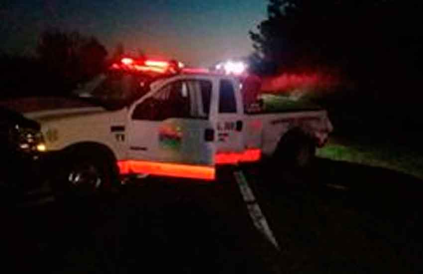 Perdió el control de su vehículo y chocó a una unidad de bomberos