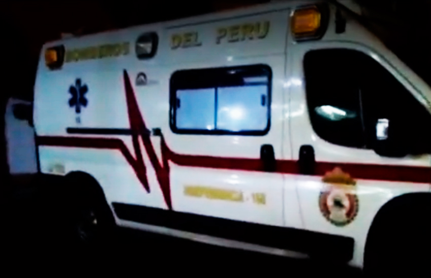 Bomberos llevan herido a hospital y no les devuelven la camilla