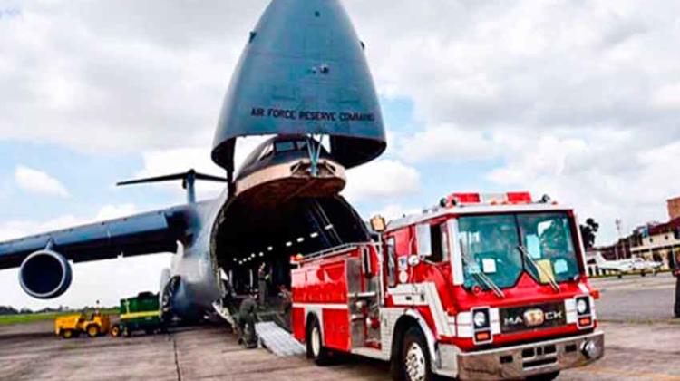 EE.UU dona vehículos y equipo a Bomberos para combatir incendios