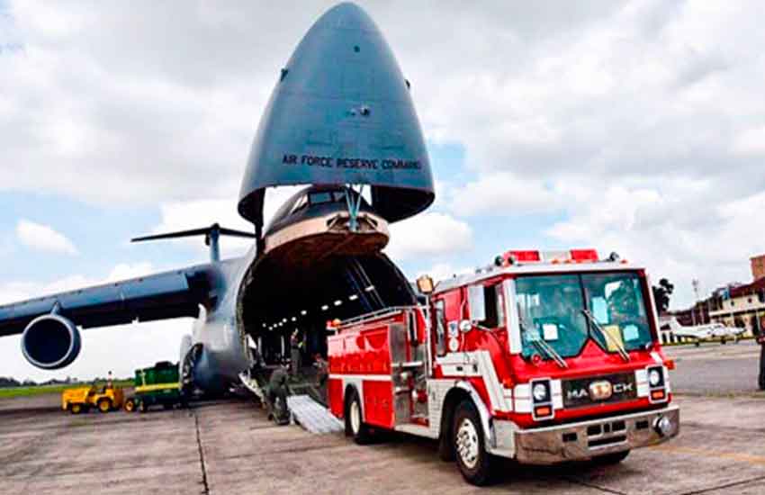 EE.UU dona vehículos y equipo a Bomberos para combatir incendios