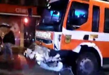 Carro de bomberos choca con una camioneta en Puerto Montt