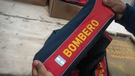 Internos de una cárcel de Magdalena confeccionan indumentaria para bomberos
