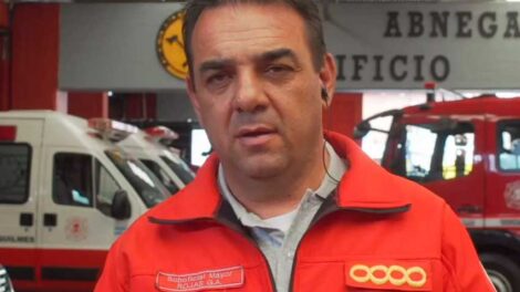 Un bombero de rescató a una abuela mientras estaba de Civil