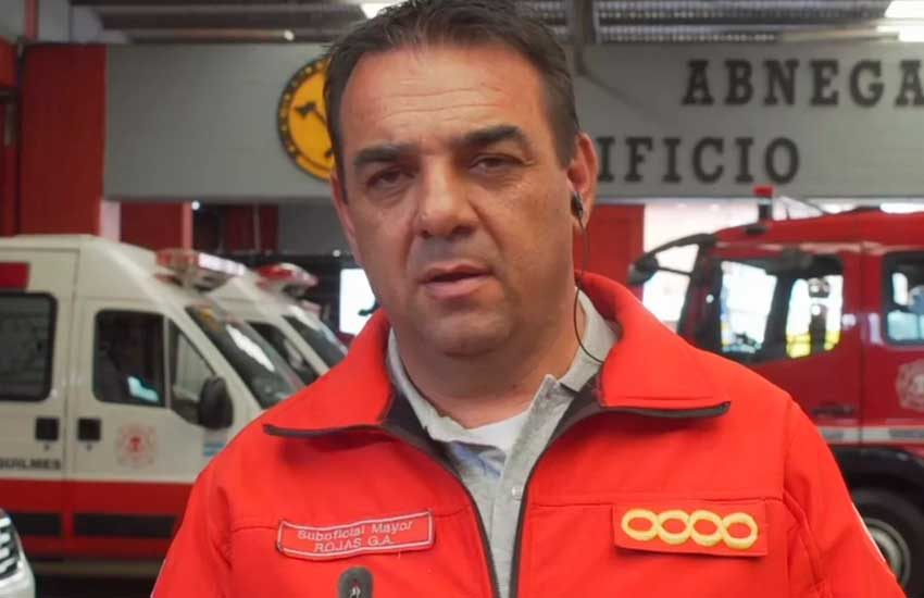 Un bombero de rescató a una abuela mientras estaba de Civil