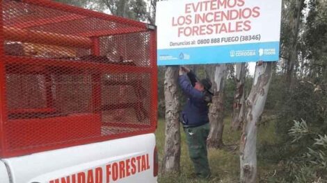 Los Bomberos de Miramar instalan carteles preventivos