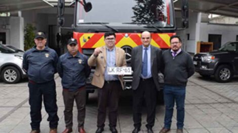 Presidente Nacional entregó carro a Bomberos de Ercilla
