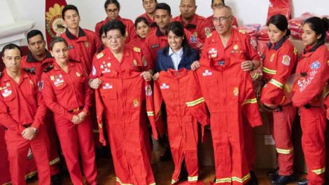 Bomberos de Perú recibió donación de overoles