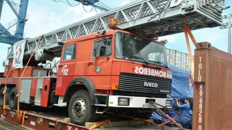 Bomberos Unificados reciben camión escalera donado por españa